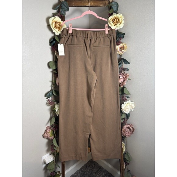 Women's Khaki Wide-Leg Trousers with Pocket Detailing - Picture 6 of 6